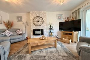 17' Living Room- click for photo gallery
